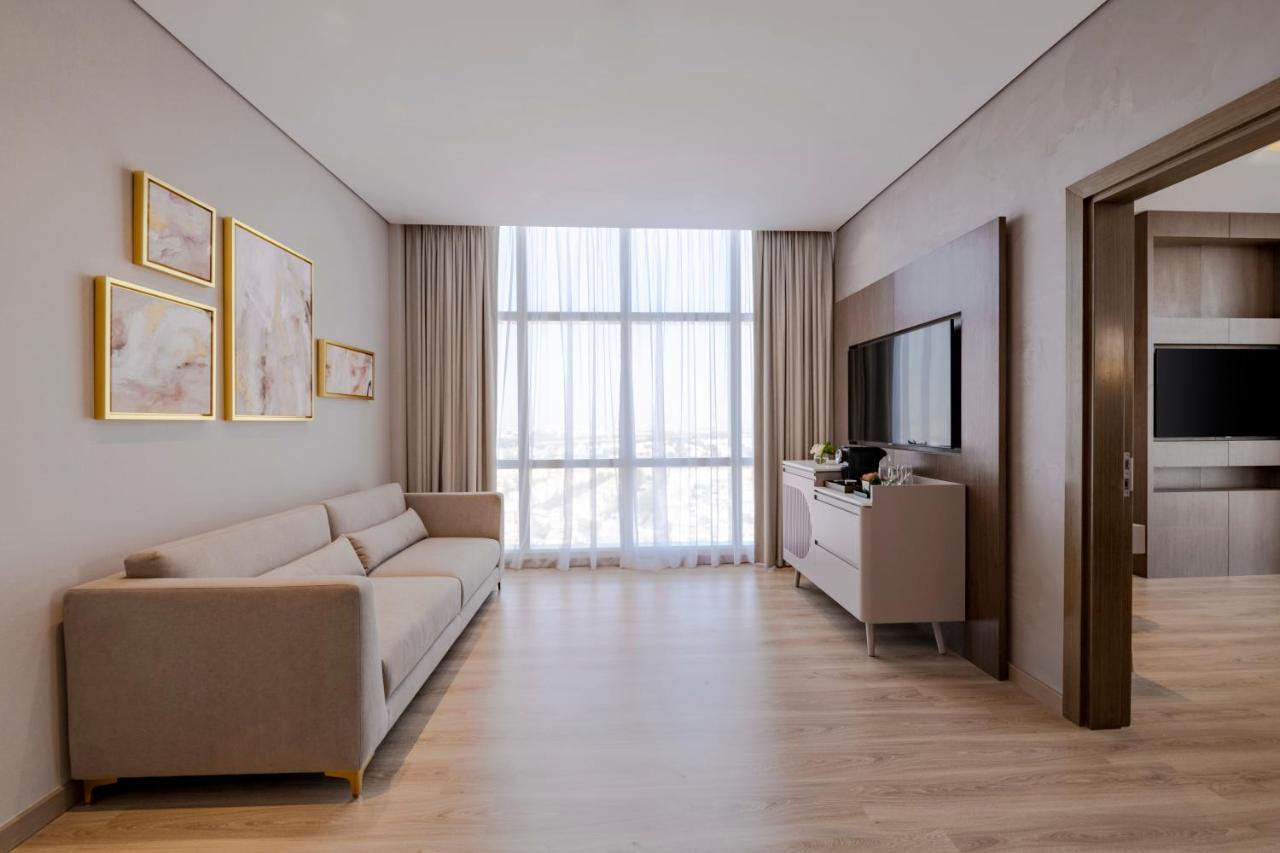 Movenpick Jumeirah Village Triangle Дубай Екстериор снимка