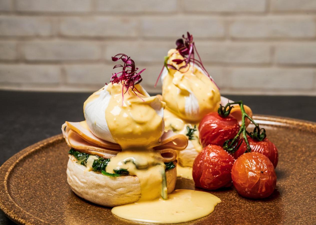 Movenpick Jumeirah Village Triangle Дубай Екстериор снимка Eggs Benedict