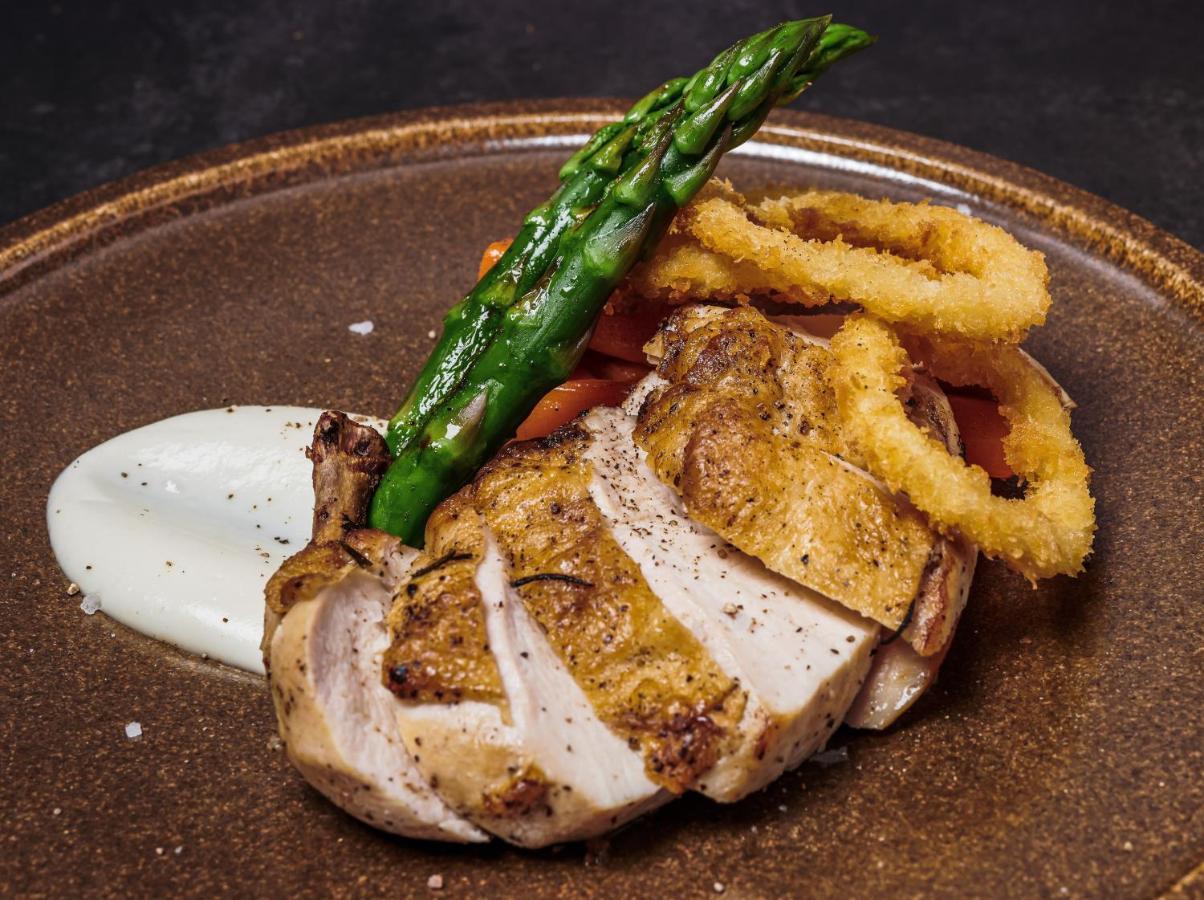 Movenpick Jumeirah Village Triangle Дубай Екстериор снимка A pork chop prepared sous vide
