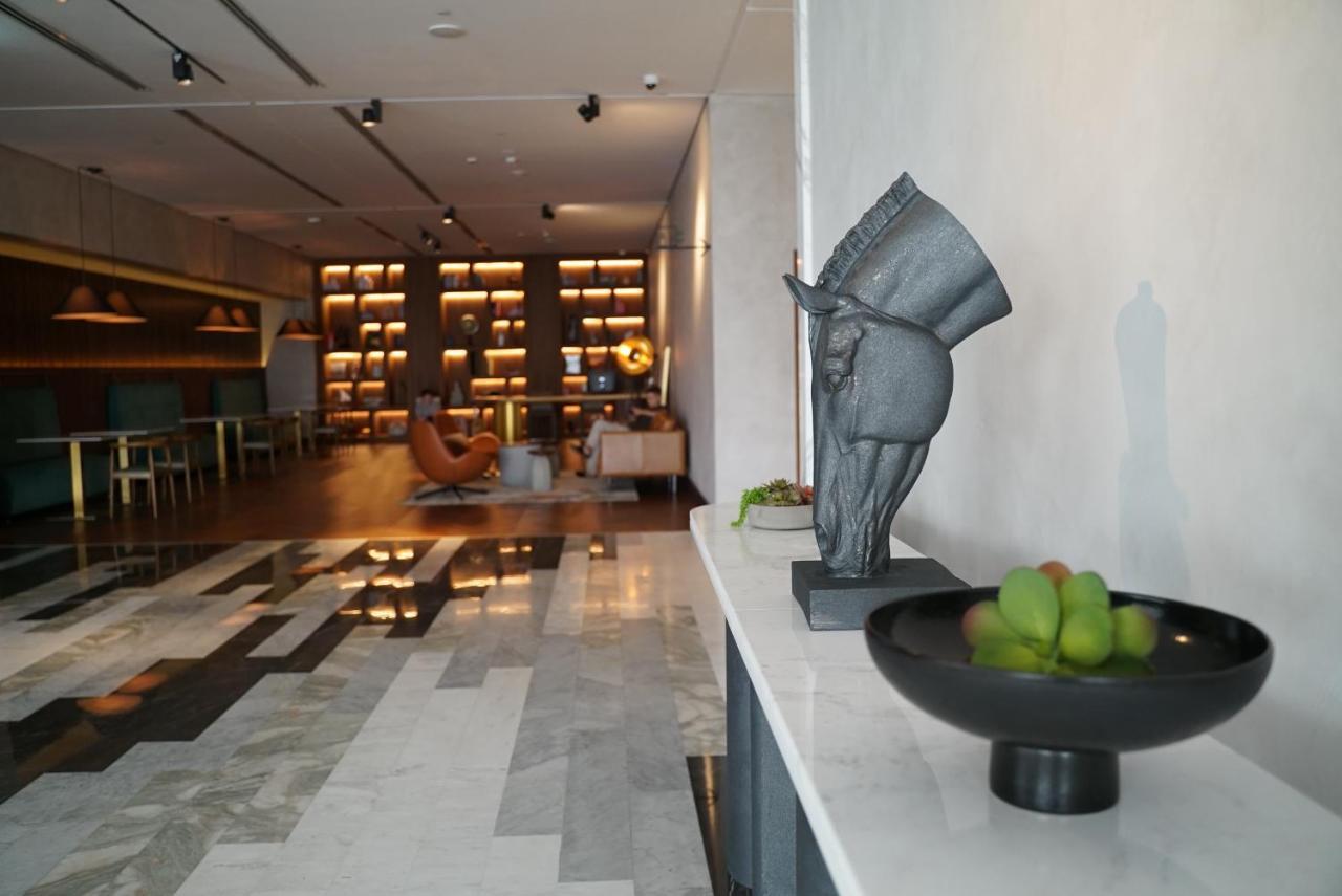 Movenpick Jumeirah Village Triangle Дубай Екстериор снимка The interior of the lounge