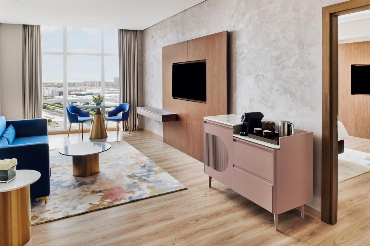 Movenpick Jumeirah Village Triangle Дубай Екстериор снимка A suite at the hotel