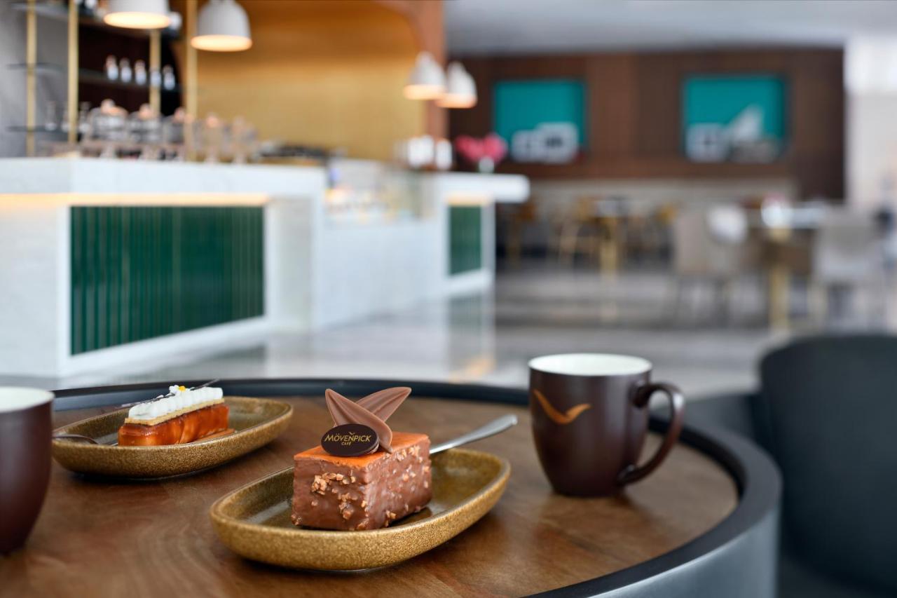 Movenpick Jumeirah Village Triangle Дубай Екстериор снимка The Lounge at London Heathrow Airport